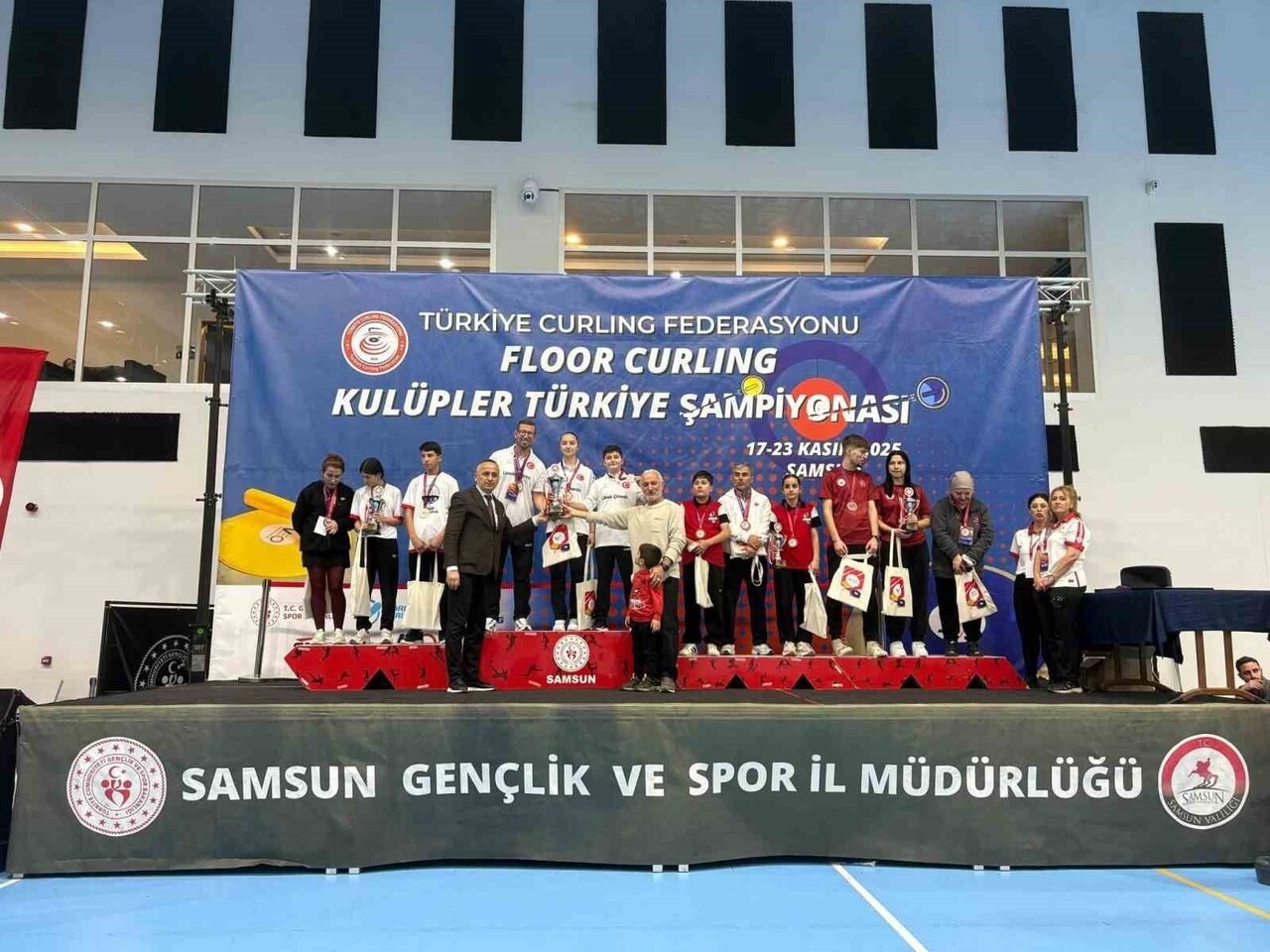 SAMSUN'DA GERÇEKLEŞTİRİLEN FLOOR CURLİNG KULÜPLER TÜRKİYE ŞAMPİYONASI'NDA PINARHİSAR GENÇLİK SPOR...
