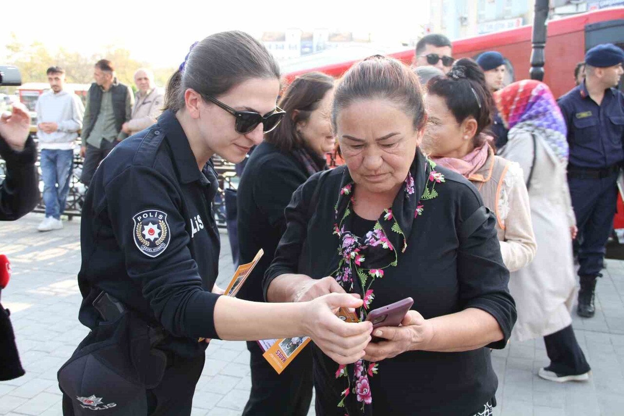 SAMSUN'UN ÇARŞAMBA İLÇESİNDE, 25 KASIM "KADINA YÖNELİK ŞİDDETE KARŞI ULUSLARARASI MÜCADELE GÜNÜ"...