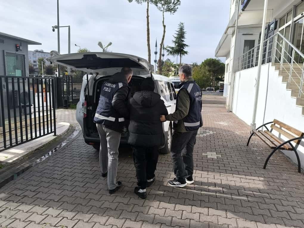 SAMSUN’DA HAKKINDA TOPLAM 12 YIL 11 AY KESİNLEŞMİŞ HAPİS CEZASI BULUNAN BİR KİŞİ POLİS TARAFINDAN...