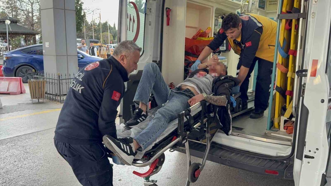 SAMSUN’DA MOTOSİKLET ÜZERİNDE OTURAN İKİ GENCE KİMLİĞİ BELİRSİZ KİŞİLERCE ATEŞ AÇILMASI SONUCU 2...