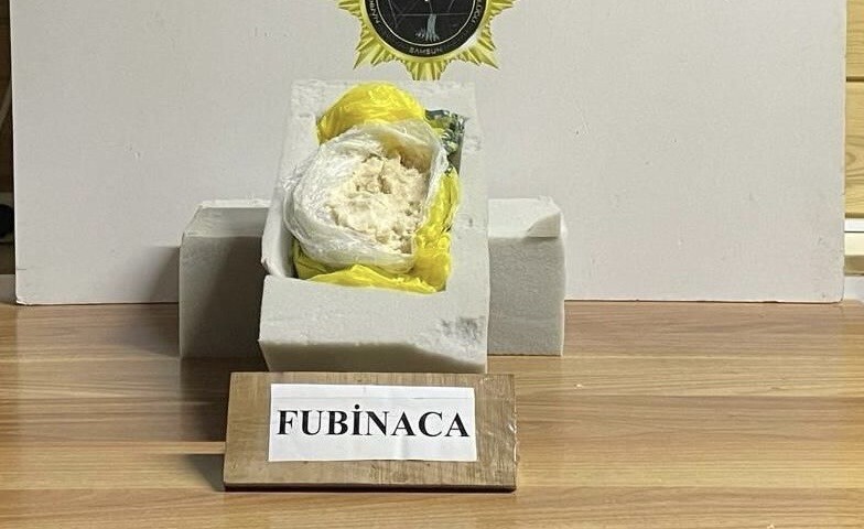 SAMSUN’DA NARKOTİK POLİSİ TARAFINDAN BİR MİNİBÜSTE YAPILAN ARAMADA UYUŞTURUCU ELE GEÇTİ.