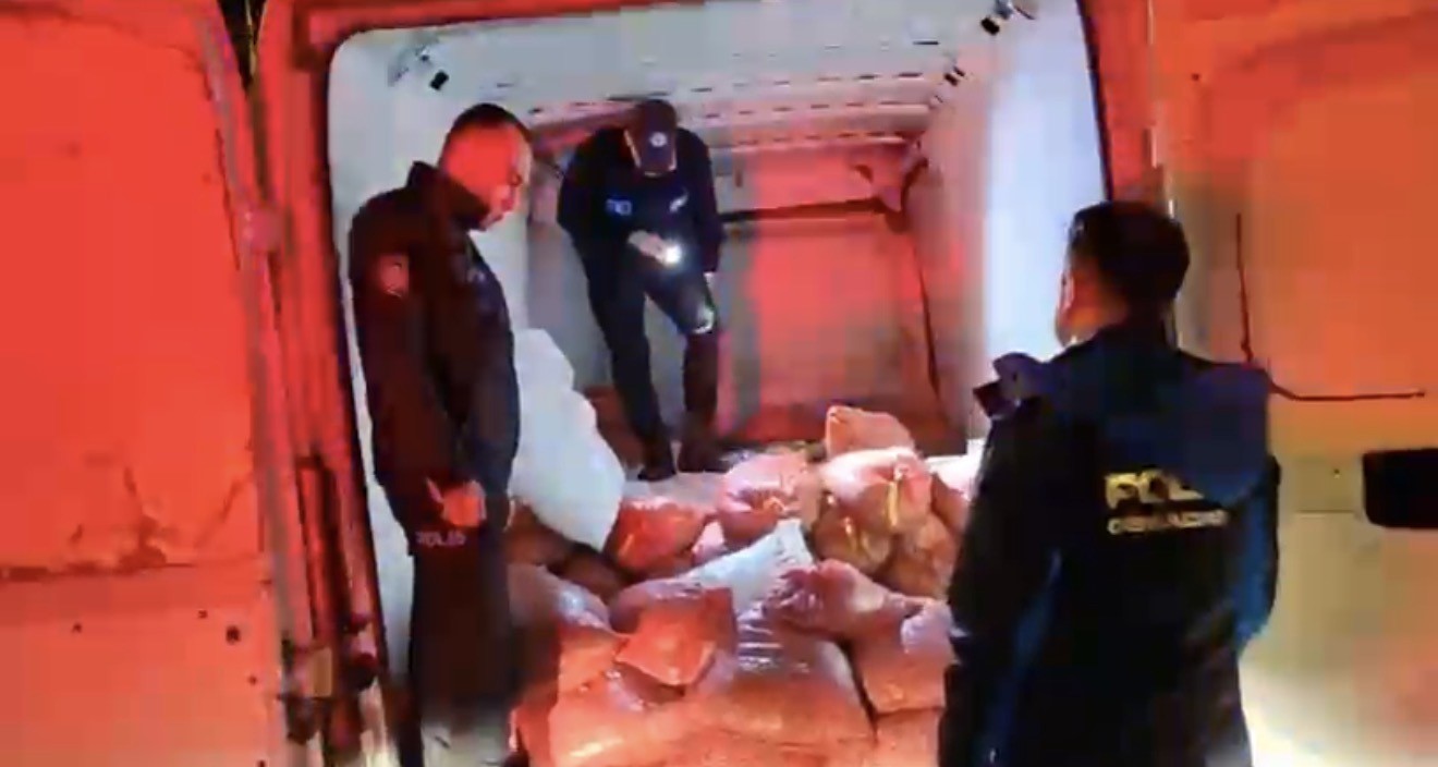 SAMSUN’DA POLİS EKİPLERİNCE GERÇEKLEŞTİRİLEN OPERASYONDA, AVLANMASI YASAK OLAN 2 TON 600 KİLOGRAM...