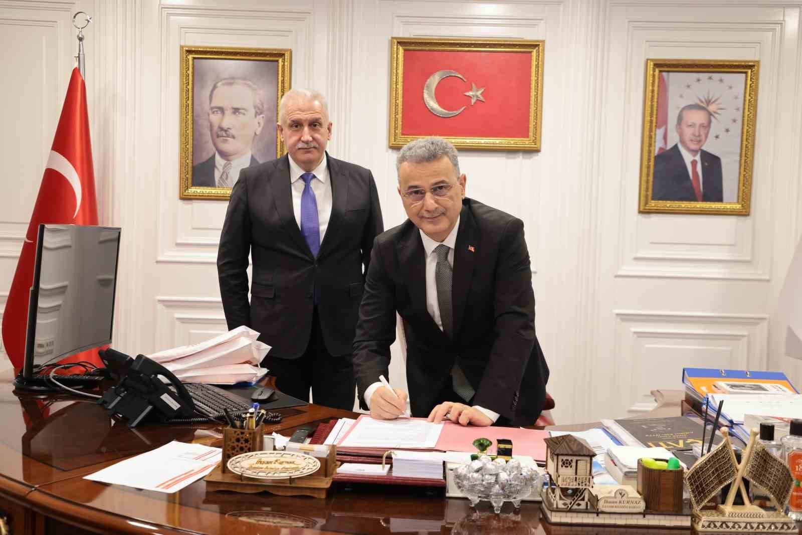 SAMSUN’UN İLKADIM BELEDİYE BAŞKANI İHSAN KURNAZ (SAĞDA), 2025 AİLE YILI DOLAYISIYLA BİRÇOK ALANDA...