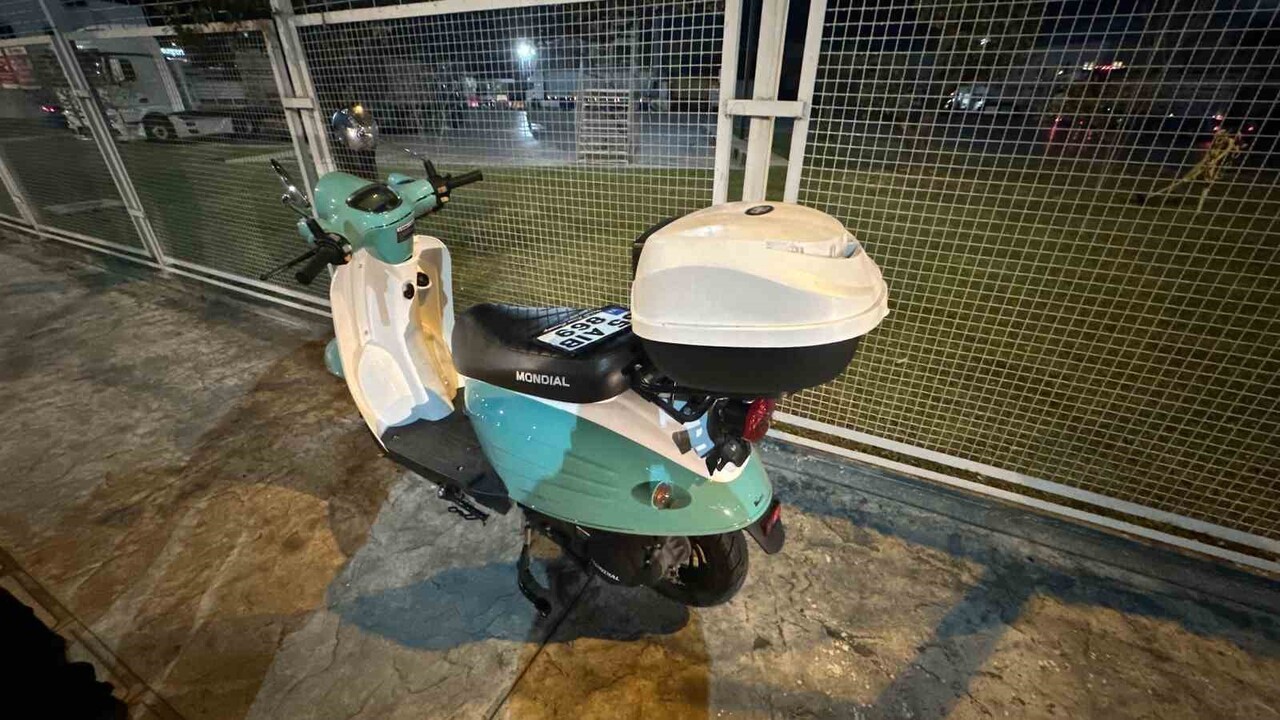 SAMSUN’UN İLKADIM İLÇESİNDE SEYİR HALİNDEKİ KADIN MOTOSİKLET SÜRÜCÜSÜ, DENGESİNİ KAYBEDEREK YERE...