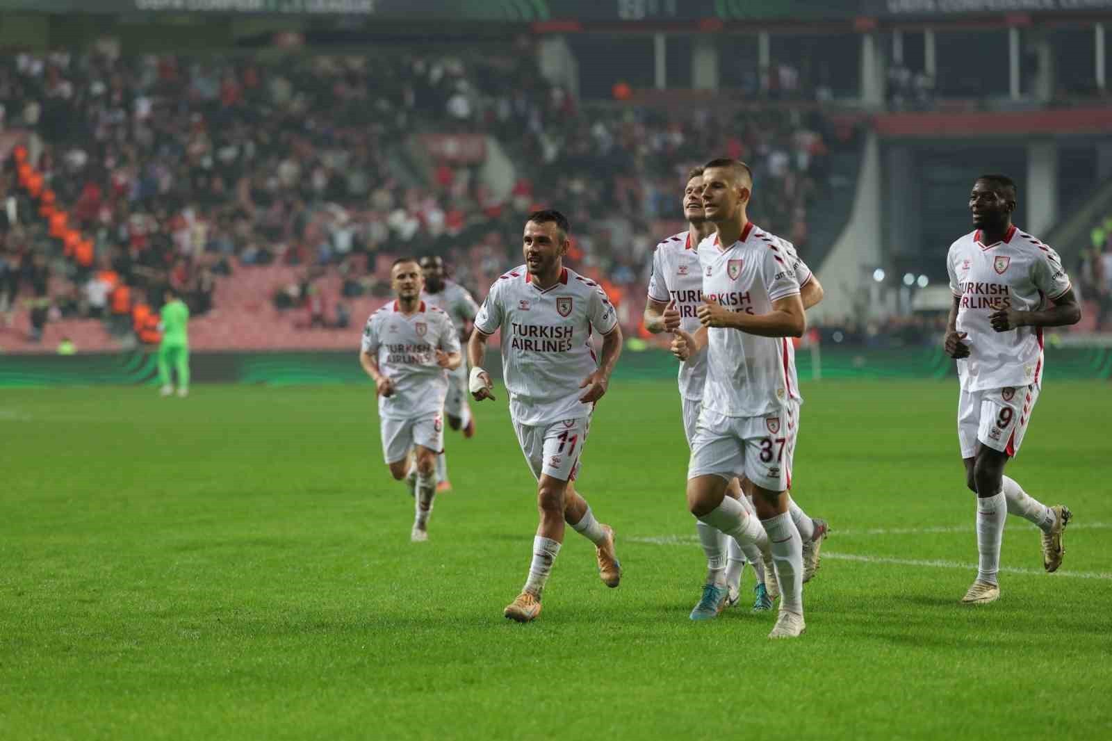 SAMSUNSPOR - HAMRUN MAÇININ İKİNCİ YARISINDAN KARELER.