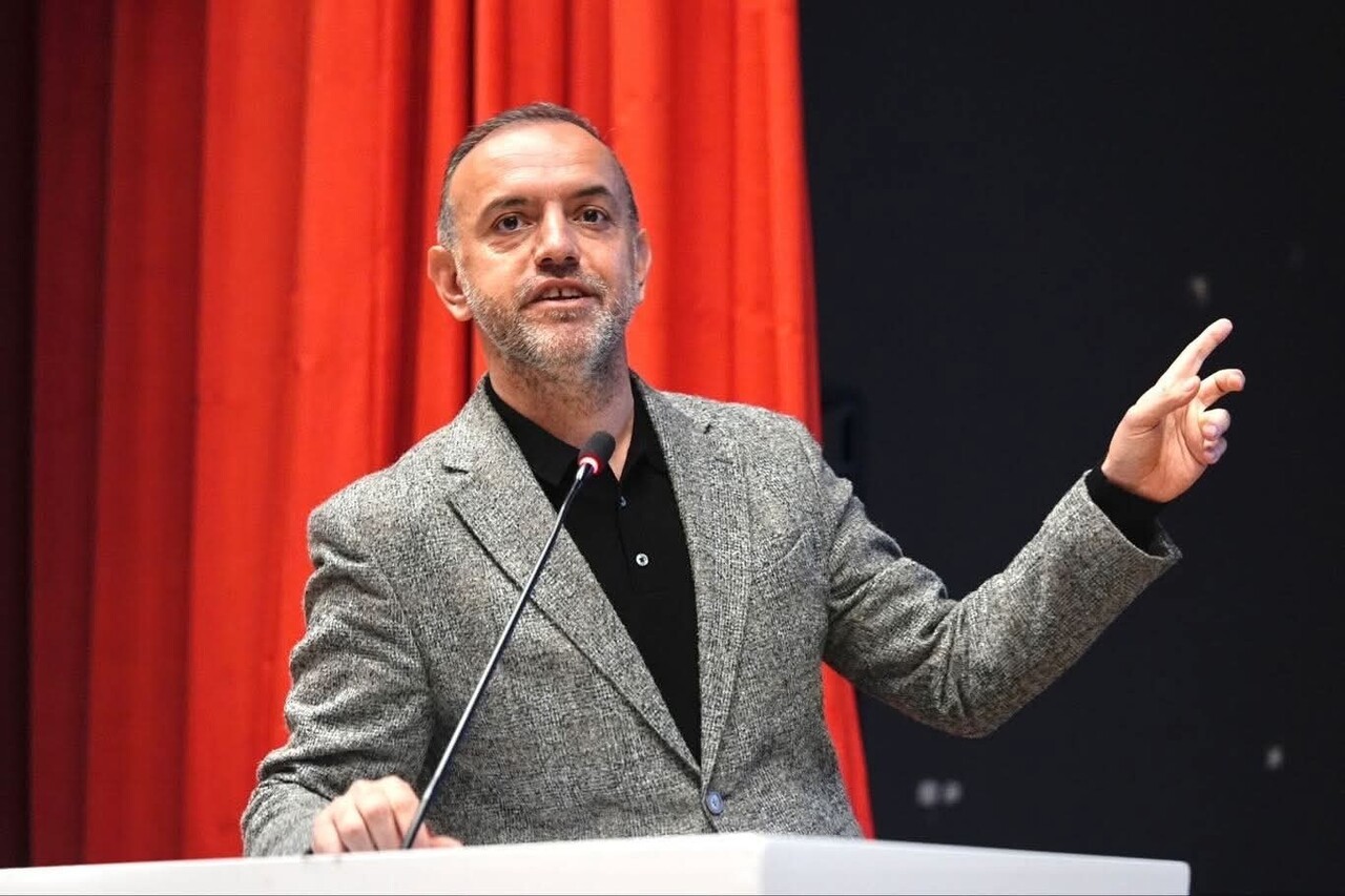 SANCAKTEPE BELEDİYE BAŞKANI ALPER YEĞİN, SANCAKTEPE GENÇLİK MERKEZİ’NDE EĞİTİM GÖREN ÖĞRENCİLERİN...