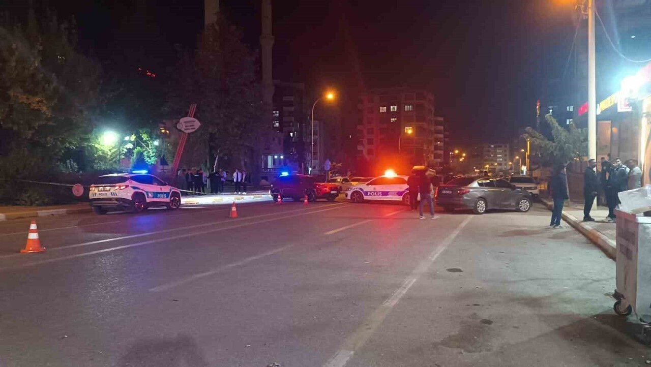 ŞANLIURFA'DA SİLAHLI KAVGADA AĞIR YARALANAN GENÇ HAYATINI KAYBETTİ