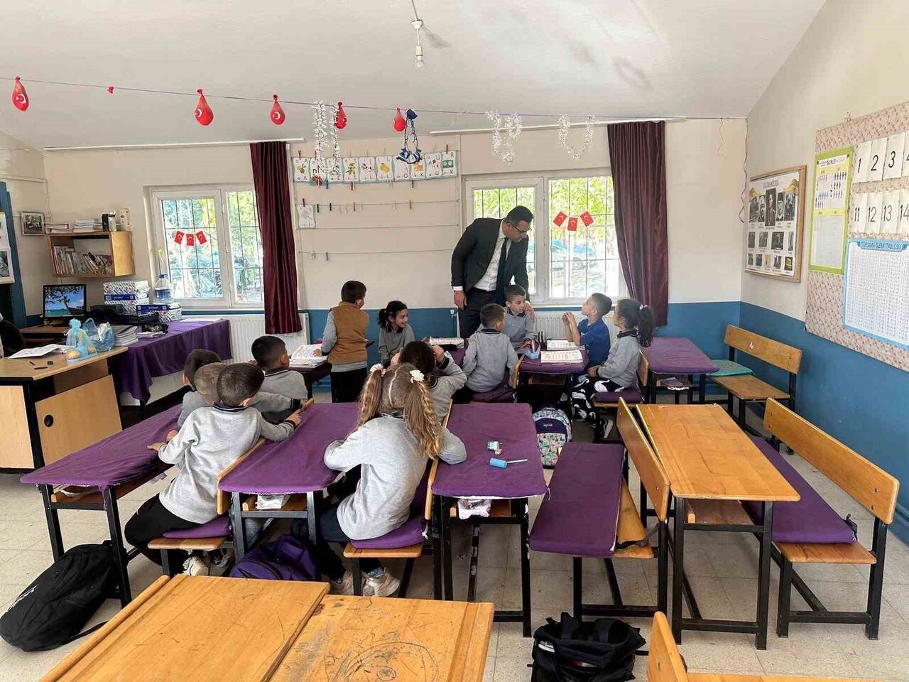 SARIGÖL KAYMAKAMI HALİL DALAK, İLÇE GENELİNDEKİ MAHALLE ZİYARETLERİNİ KURUM AMİRLERİ İLE BİRLİKTE...