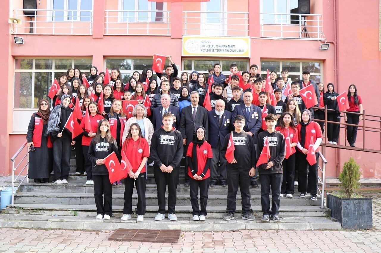 ŞEHİT YAKINLARI VE GAZİLER ÖĞRENCİLERLE BULUŞTU