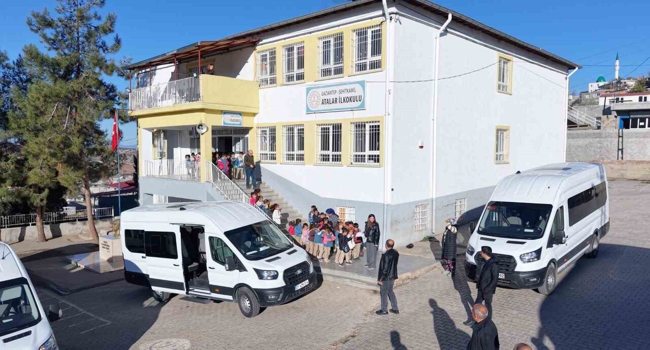 ŞEHİTKAMİL BELEDİYESİ TARAFINDAN GELENEKSEL HALE GETİRİLEN ÇOCUK TİYATROSU GÜNLERİ, BU YIL ÜÇÜNCÜ...