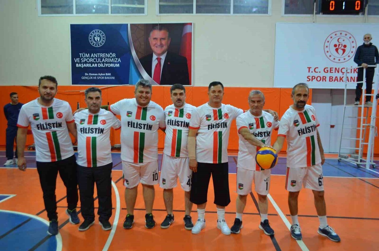SELENDİ’DE ÖĞRETMENLER GÜNÜ VOLEYBOL TURNUVASI’NIN ŞAMPİYONU ATATÜRK İLKOKULU OLDU.