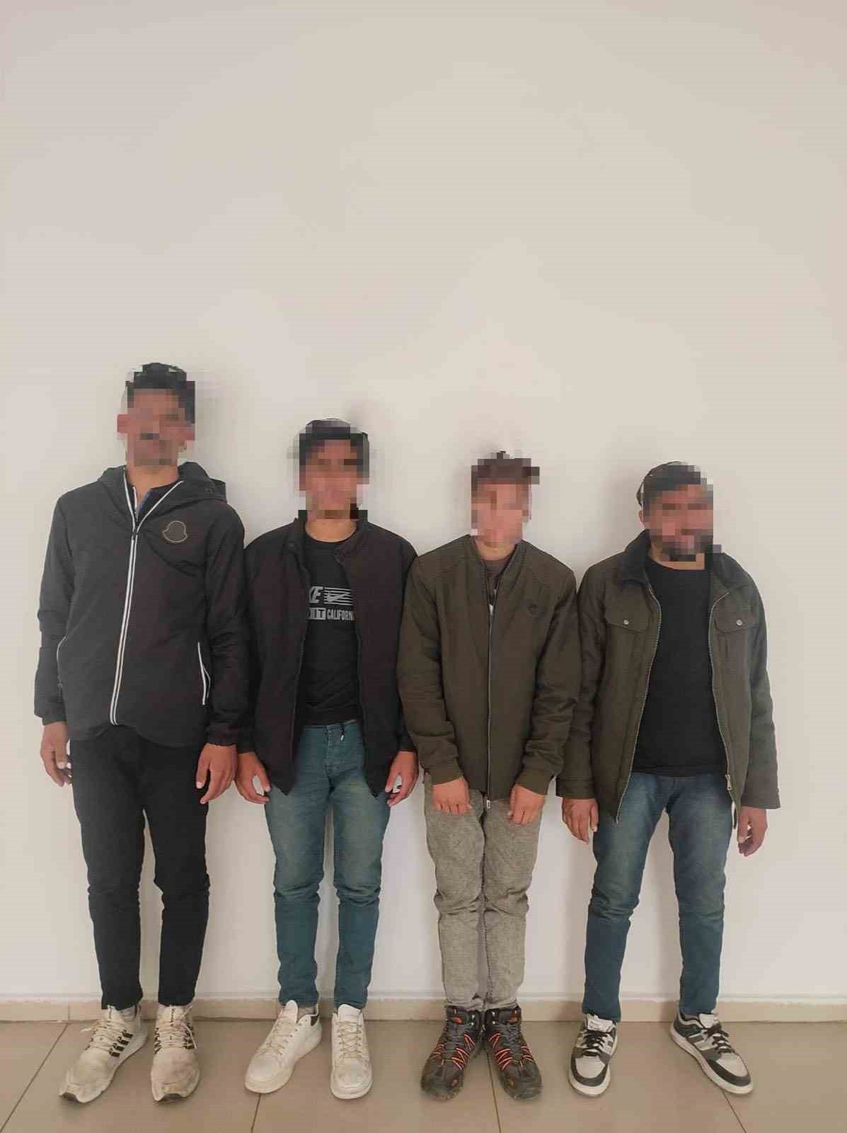 SİİRT'TE POLİS UYGULAMA NOKTASINDA SAHTE PASAPORTLU 4 DÜZENSİZ GÖÇMEN YAKALANDI.