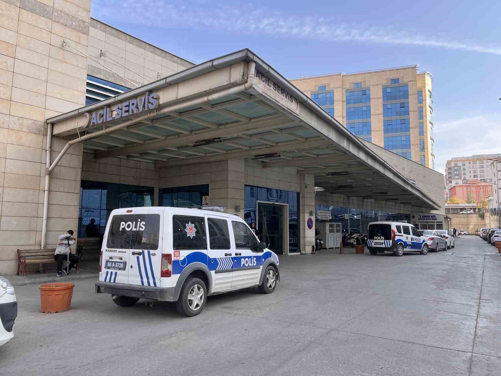 SİİRT CANLI HAYVAN BORSASINDA 5 KİŞİNİN YARALANDIĞI SİLAHLI KAVGAYA İLİŞKİN GÖZALTINA ALINAN 11...