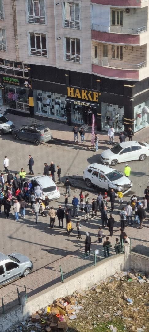 SİİRT’TE İKİ OTOMOBİLİN ÇARPIŞMASI SONUCU MEYDANA GELEN TRAFİK KAZASINDA 1 KİŞİ...