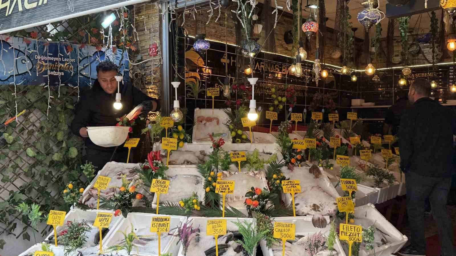 SİİRT, TESCİLLİ BÜRYANIYLA BİLİNİRKEN KIŞ MEVSİMİYLE BİRLİKTE VATANDAŞLARIN DAMAK TADI ARASINDA...