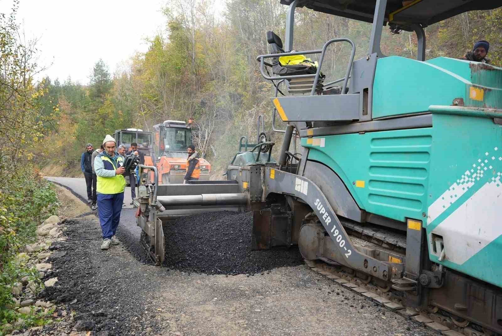 SİNOP VALİLİĞİ KOORDİNESİNDE KIRSAL BÖLGELERDE YÜRÜTÜLEN 2025 YILI ASFALT PROGRAMI KAPSAMINDA...