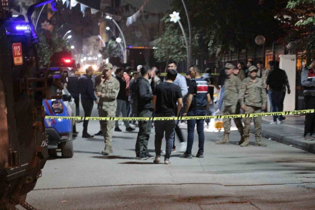 ŞIRNAK'IN CİZRE İLÇESİNDE, ADLİYE BİNASI ÇIKIŞINDA MEYDANA GELEN VE BİR KİŞİNİN HAYATINI...