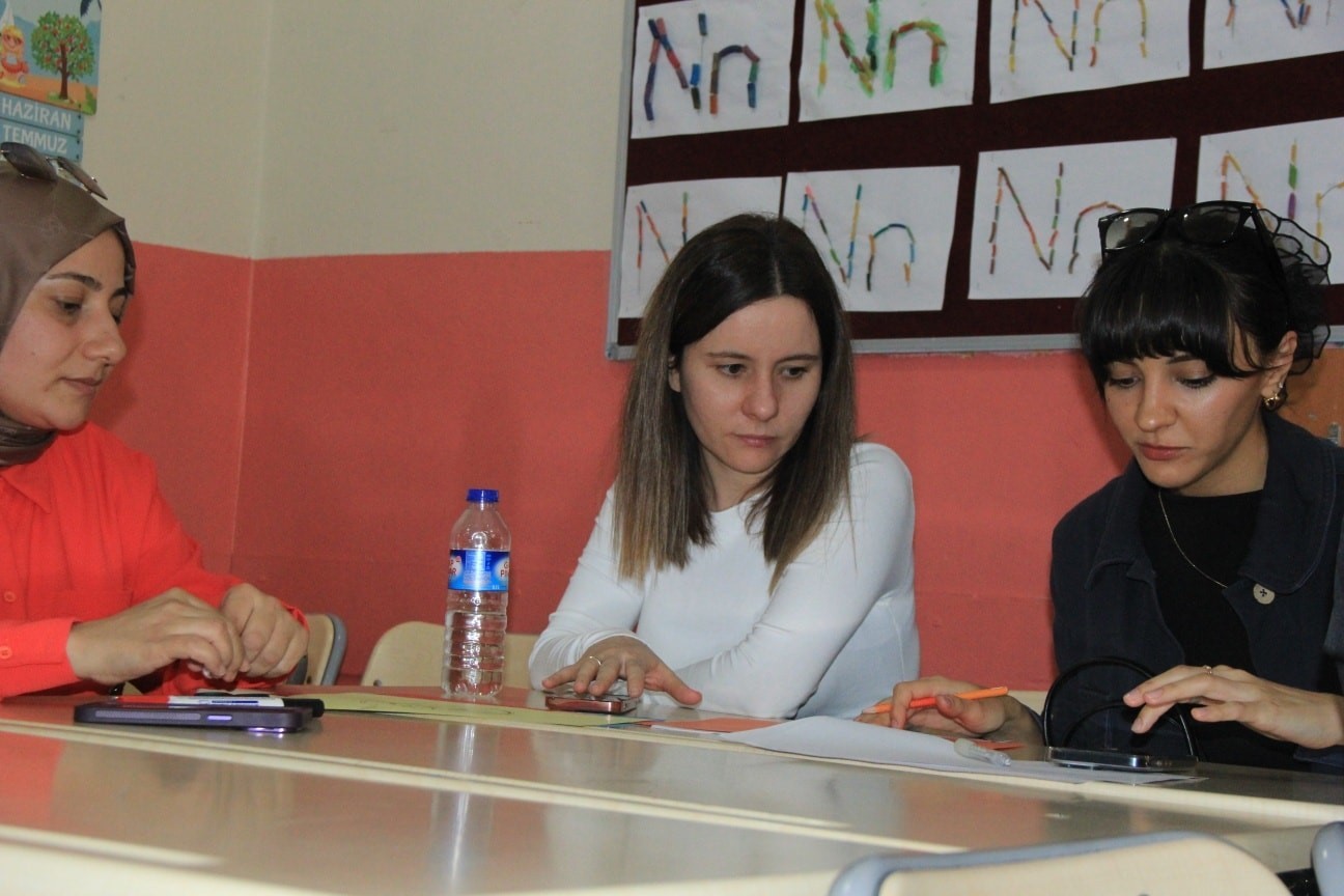 ŞIRNAK’IN CİZRE İLÇE MİLLİ EĞİTİM MÜDÜRLÜĞÜ TARAFINDAN AKRAN ZORBALIĞINA KARŞI ÖĞRETMENLERE...