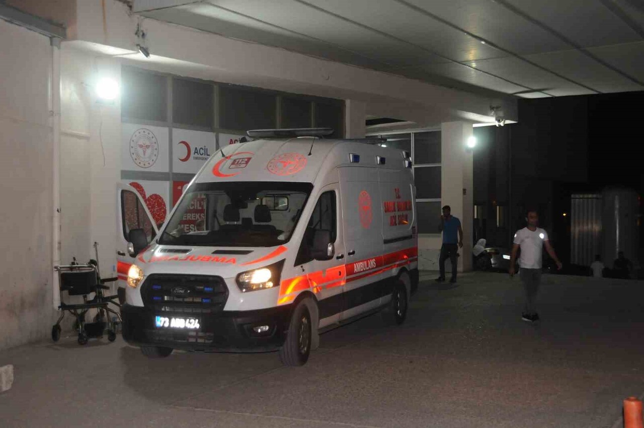 ŞIRNAK’IN CİZRE İLÇESİNDE YEDİKLERİ PİZZADAN ZEHİRLENEREK HASTANEYE KALDIRILAN 4 KİŞİDEN BİRİ...