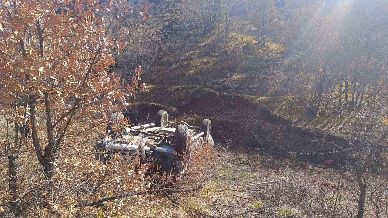 SİVAS'TA KENDİSİNDEN HABER ALINAMAYAN ÖĞRETMENİN ARACI DERE KENARINDA BULUNDU. KAZA YAPAN...