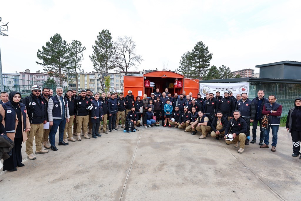 SİVAS BELEDİYESİ ÖNCÜLÜĞÜNDE YÜRÜTÜLEN AFET HAZIRLIK ÇALIŞMALARI KAPSAMINDA ŞEHİRDE BİR İLK OLAN...