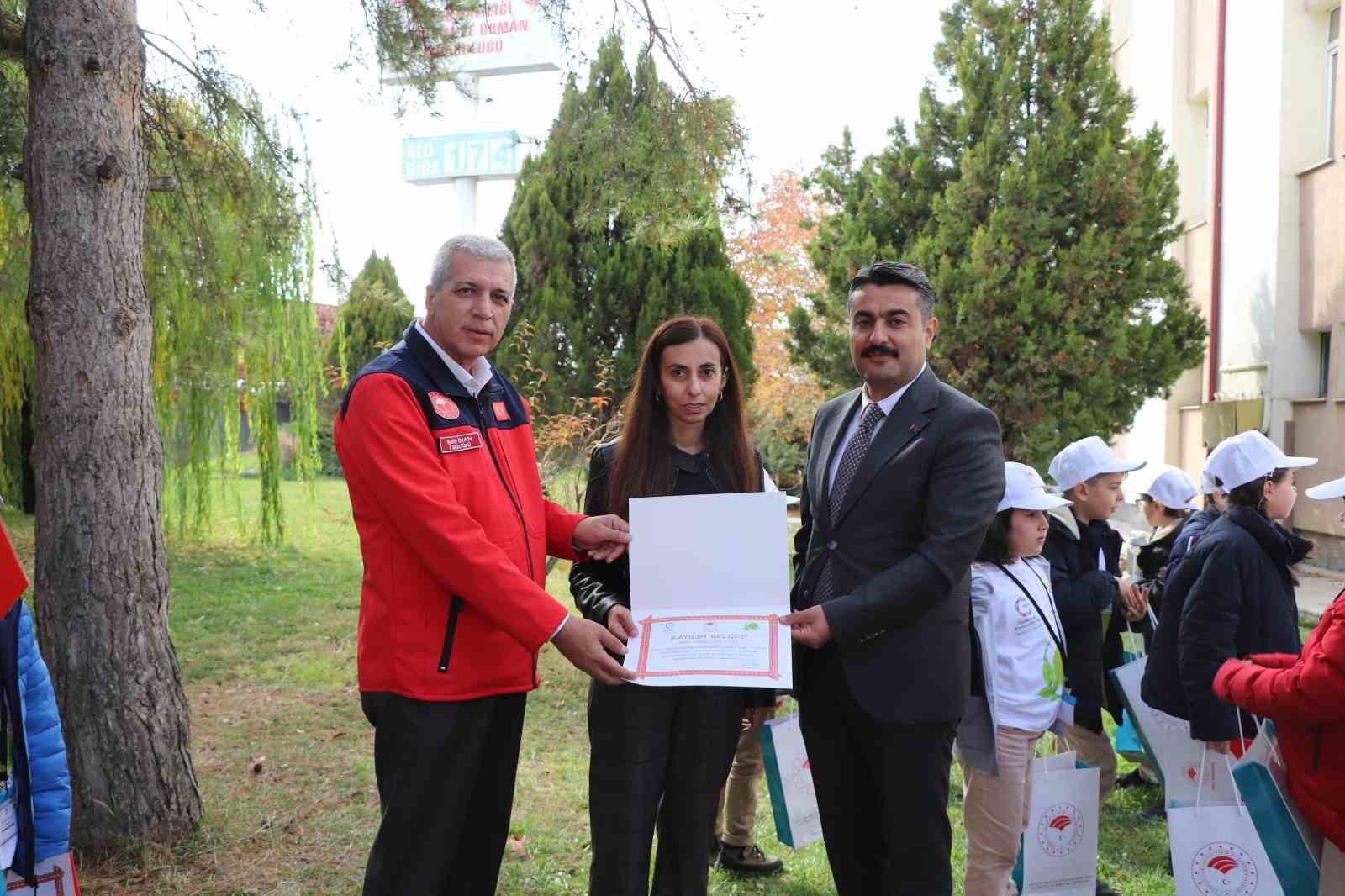 SİVAS İL TARIM VE ORMAN MÜDÜRÜ  SALİH İNAN VE İL MİLLİ EĞİTİM MÜDÜRÜ FATİH ERDOĞAN, ÖĞRENCİLERLE...