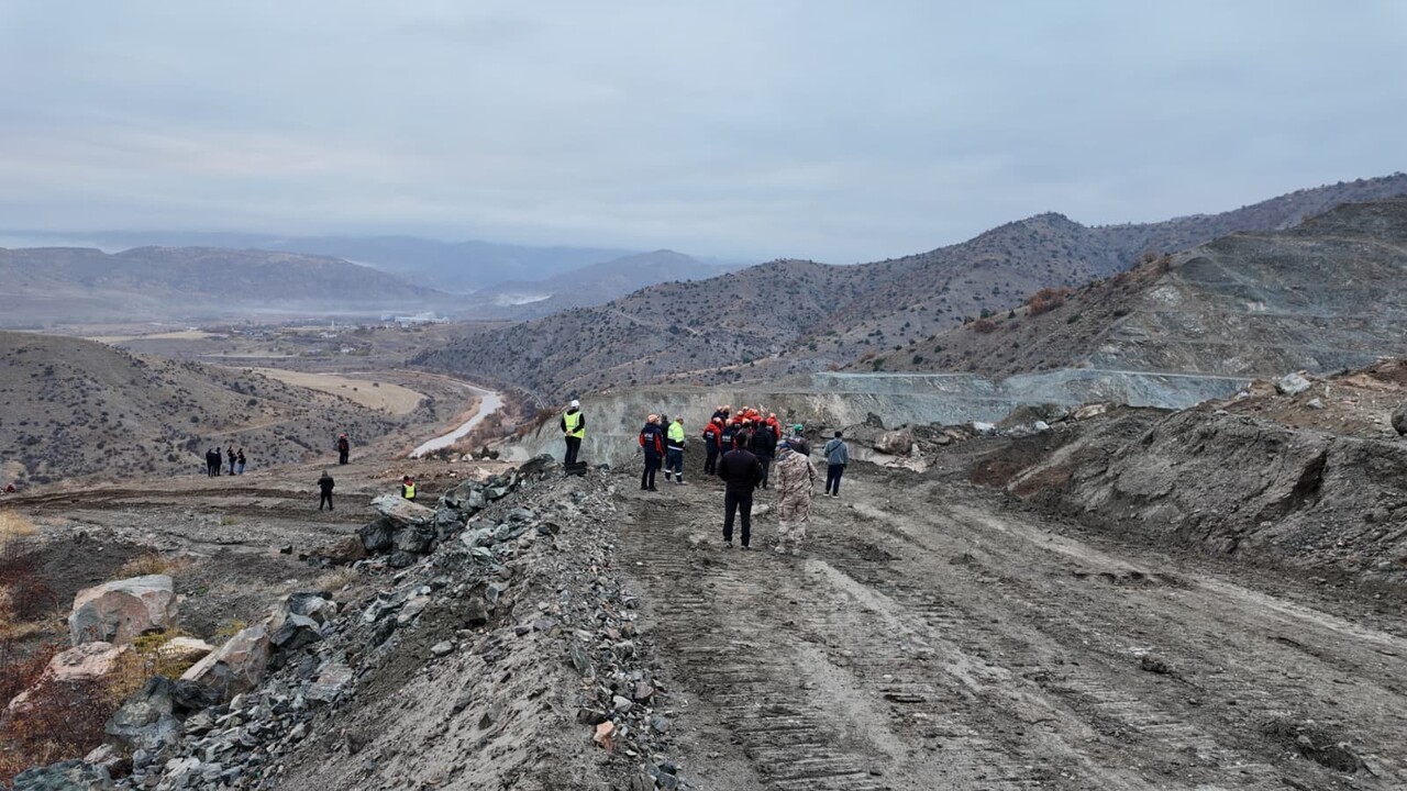SİVAS’TA BİR MADEN OCAĞINDA MEYDANA GELEN GÖÇÜK SONRASI BİR İŞÇİ TOPRAK ALTINDA KALDI. DEVAM EDEN...