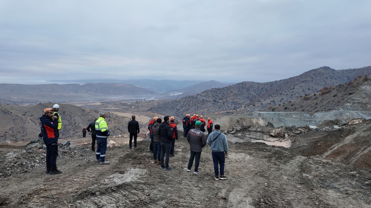 SİVAS’TA BİR MADEN OCAĞINDA MEYDANA GELEN GÖÇÜK SONRASI BİR İŞÇİ TOPRAK ALTINDA KALDI. DEVAM EDEN...