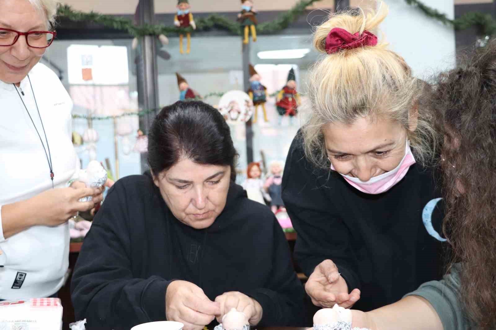 SKİŞEHİR'DE ÇALIŞMALARINI SÜRDÜREN DOLL ART SANATÇISI ARZU VE ZAFER ÖZER ÇİFTİ, 13 YILDIR...