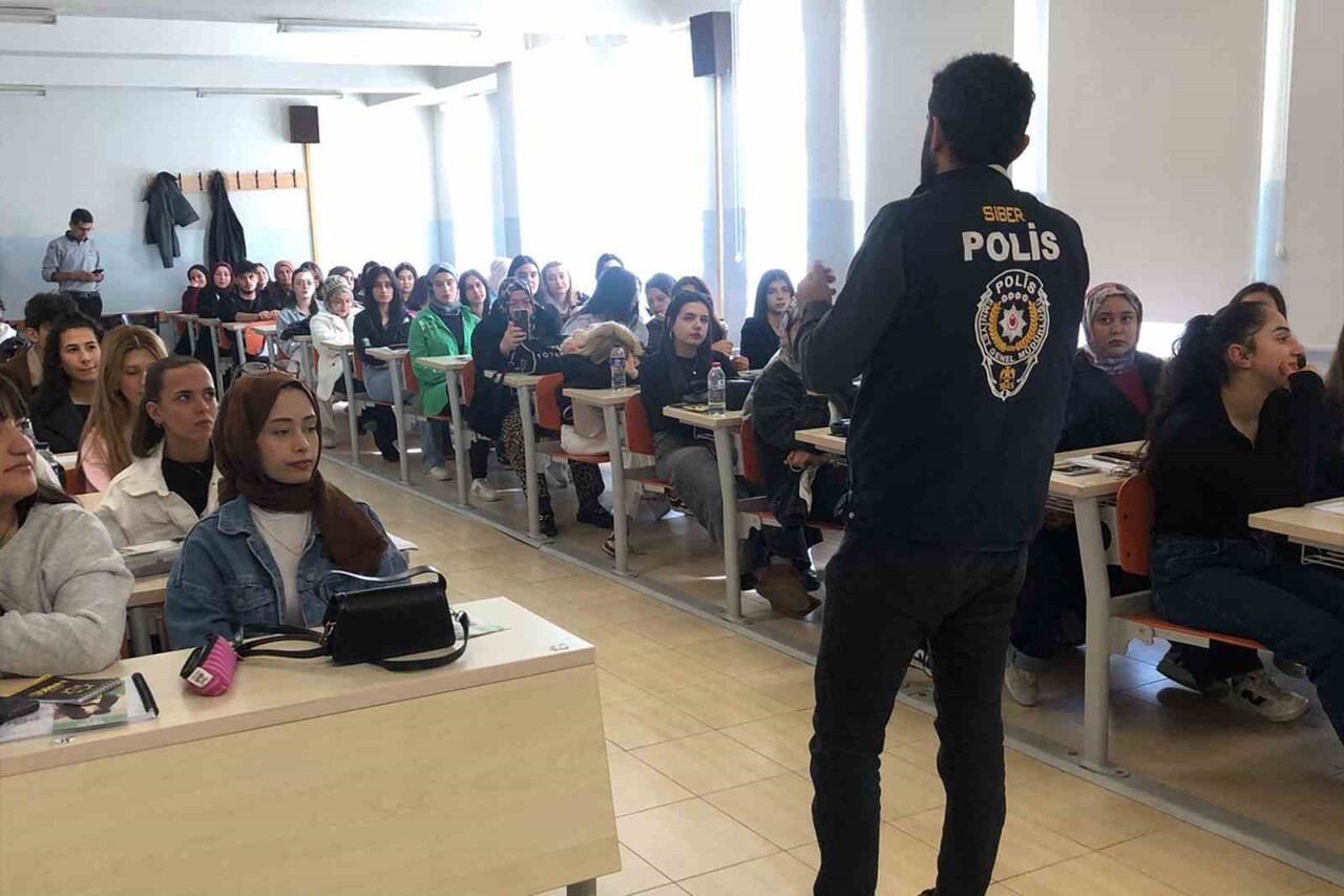 SÖĞÜT MYO’DA BAĞIMLILIKLA MÜCADELE SÖYLEŞİSİ