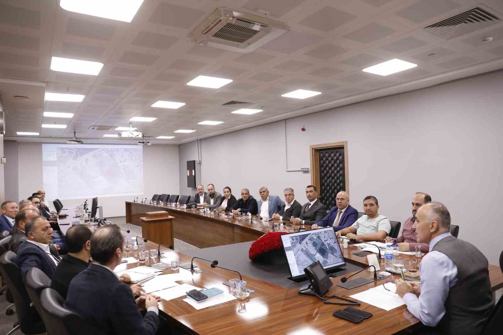 SORUN VE TALEPLERİNİ İLETTİLER