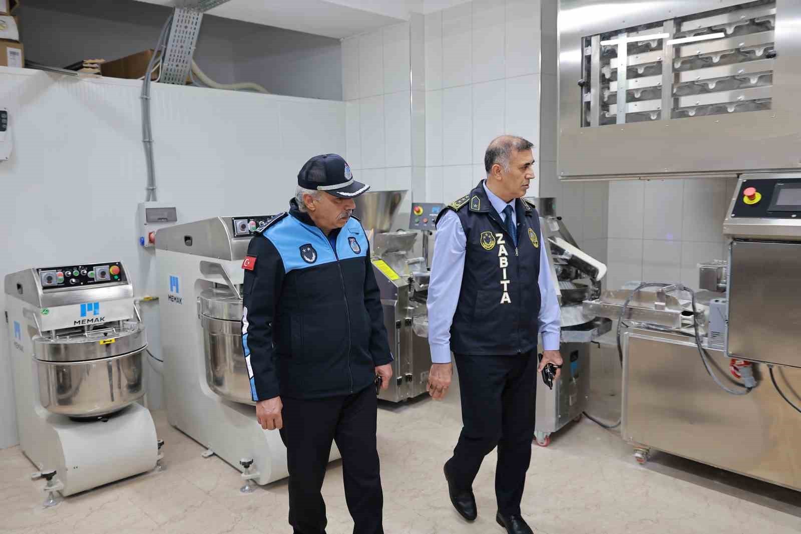 SULTANBEYLİ BELEDİYESİ ZABITA EKİPLERİ, İLÇE GENELİNDE KAPSAMLI BİR DENETİM GERÇEKLEŞTİRDİ. 17...