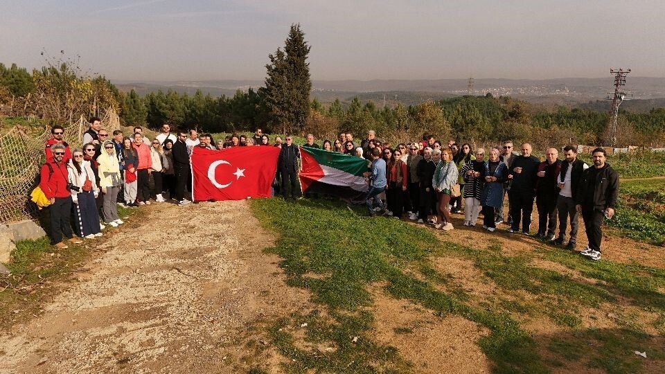 SULTANGAZİ'DE ANLAMLI ÖĞRETMENLER GÜNÜ YÜRÜYÜŞÜ: ŞEHİTLER VE GAZZE DE Kİ KADINLAR...