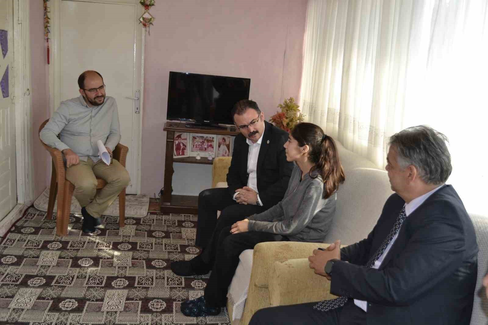 SULTANHİSAR KAYMAKAMI ALİ EKBER ATEŞ, 'MİSAFİRİM KAYMAKAMIM' PROJESİ KAPSAMINDA 8. VE 12. SINIF...