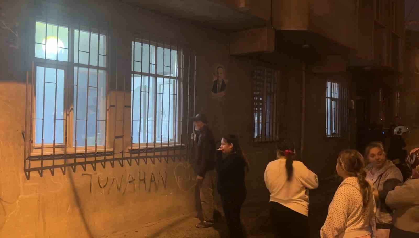 SUN (İHA) - SAMSUN’DA 4 KATLI BİNANIN GİRİŞ KATINDA ÇIKAN YANGINDA EVDE MADDİ HASAR OLUŞTU, 2 KİŞİ...