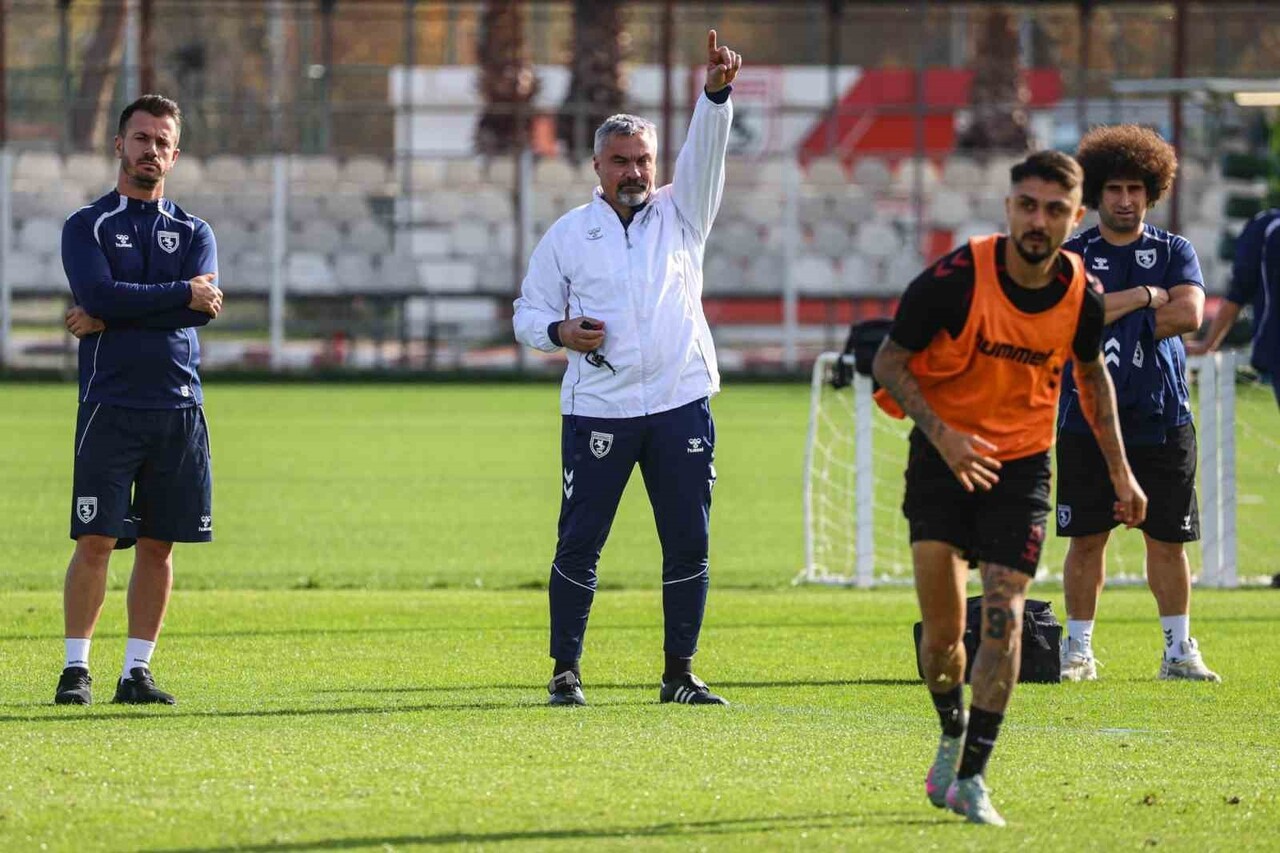 SÜPER LİG EKİPLERİNDEN SAMSUNSPOR, BEŞİKTAŞ İLE YARIN OYNAYACAĞI KARŞILAŞMANIN HAZIRLIKLARINI...