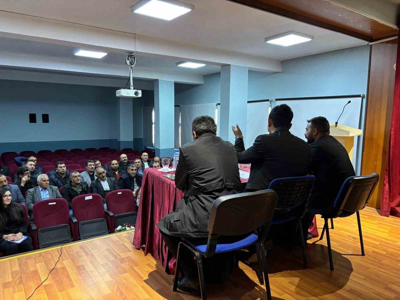 SUSUZ’DA KÖYDES TOPLANTISI YAPILDI(KARS-İHA)