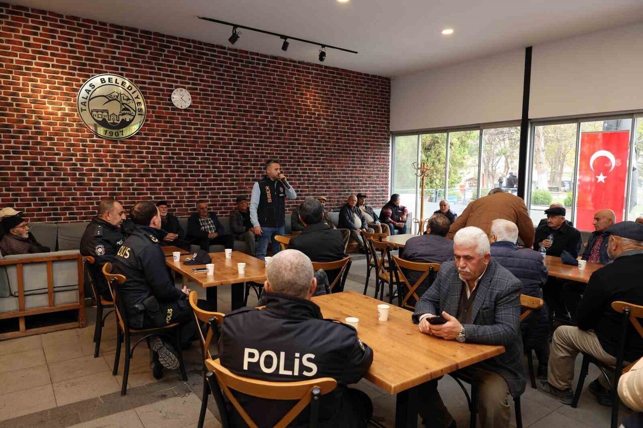 TALAS BELEDİYESİ, DİJİTAL DOLANDIRICILIK YÖNTEMLERİNE KARŞI ÖZELLİKLE 60 YAŞ VE ÜZERİ VATANDAŞLARI...