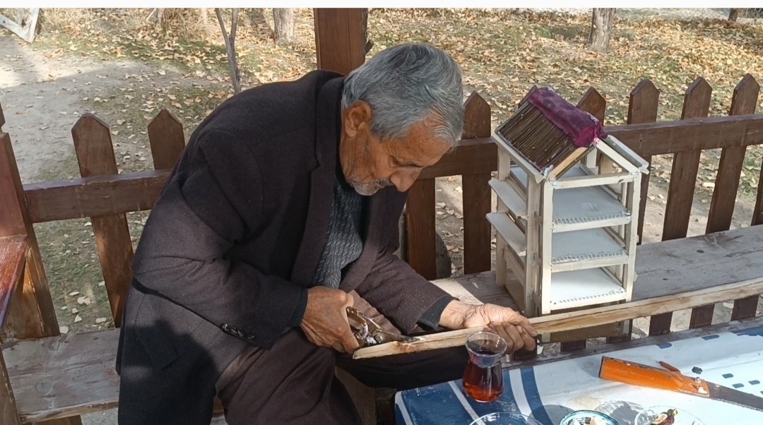 TEDAVİSİ İÇİN SBÜ VAN EĞİTİM VE ARAŞTIRMA HASTANESİNE GİDEN VERGİLİ, NÖROLOJİ UZMANI TARAFINDAN EL...