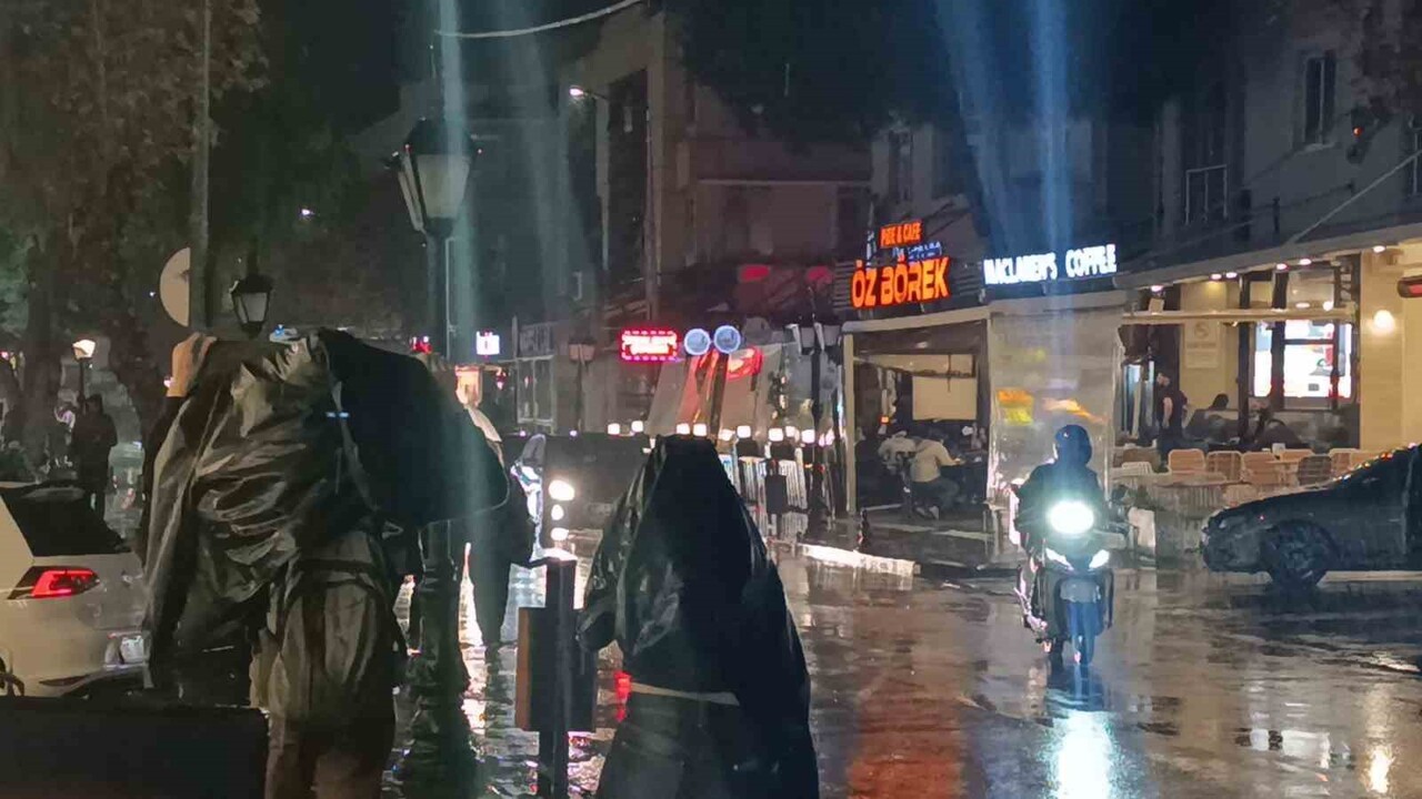 TEKİRDAĞ'DA SAĞANAK YAĞIŞ ETKİLİ OLDU