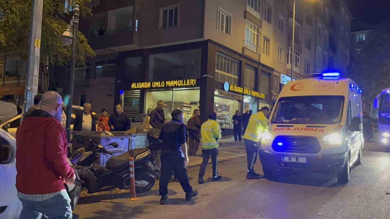 TEKİRDAĞ ÇORLU'DA RAMPADAN İNERKEN KONTROLDEN ÇIKIP PARK HALİNDEKİ ARACA ÇARPAN MOTOSİKLETLİ...