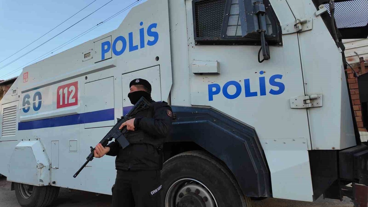 TEKİRDAĞ İL EMNİYET MÜDÜRLÜĞÜ EKİPLERİ, SÜLEYMANPAŞA İLÇESİ AYDOĞDU MAHALLESİ’NDE YAKLAŞIK 700...