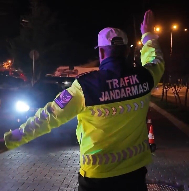 TEKİRDAĞ İL JANDARMA KOMUTANLIĞI EKİPLERİ, MARMARAEREĞLİSİ'NDE MOTOSİKLET VE ALKOL DENETİMLERİNİ...