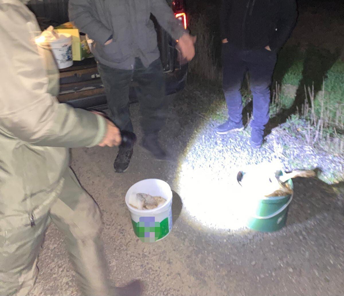 TEKİRDAĞ’IN HAYRABOLU İLÇESİNDE GECE IŞIKLA TAVŞAN AVI YAPTIĞI BELİRLENEN DÖRT KİŞİYE İŞLEM...