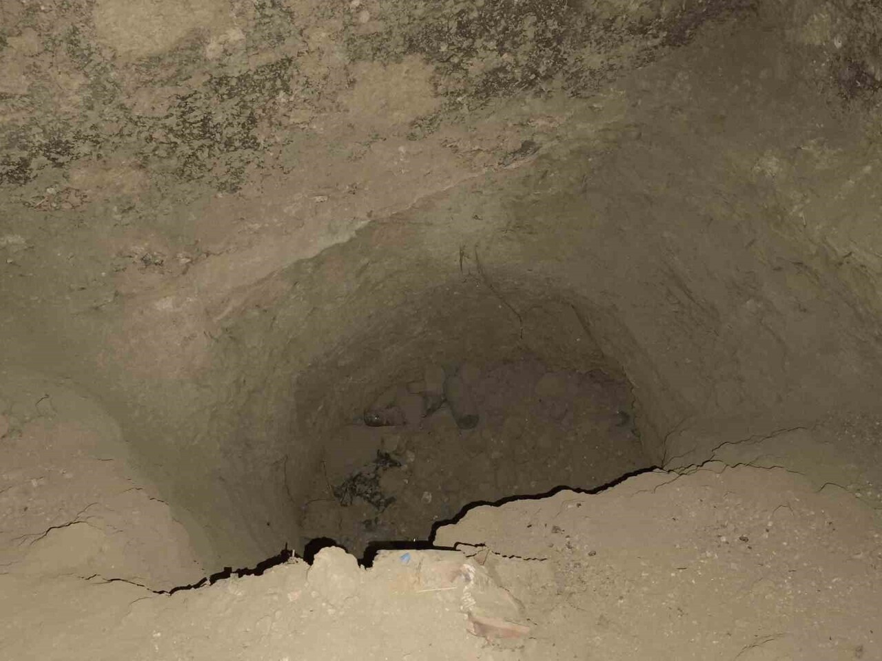 TEKİRDAĞ MARMARAEREĞLİSİ’NDE BİR ADRESTE KAÇAK KAZI YAPAN 3 KİŞİ POLİS EKİPLERİNCE SUÇÜSTÜ...