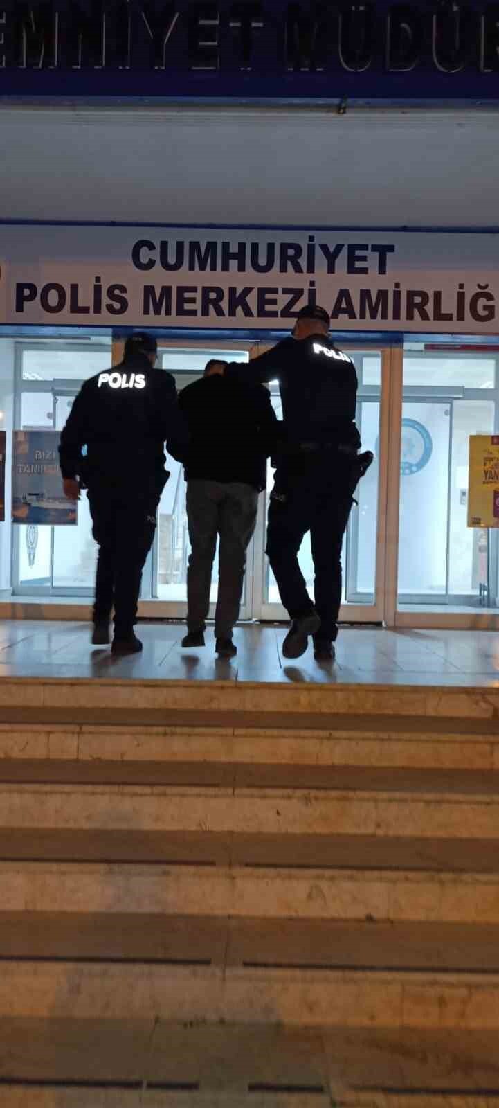 TEKİRDAĞ MURATLI’DA BİR FABRİKANIN BAHÇESİNDEN 1 MİLYON TL DEĞERİNDEKİ BAKIR ENERJİ KABLOLARINI...