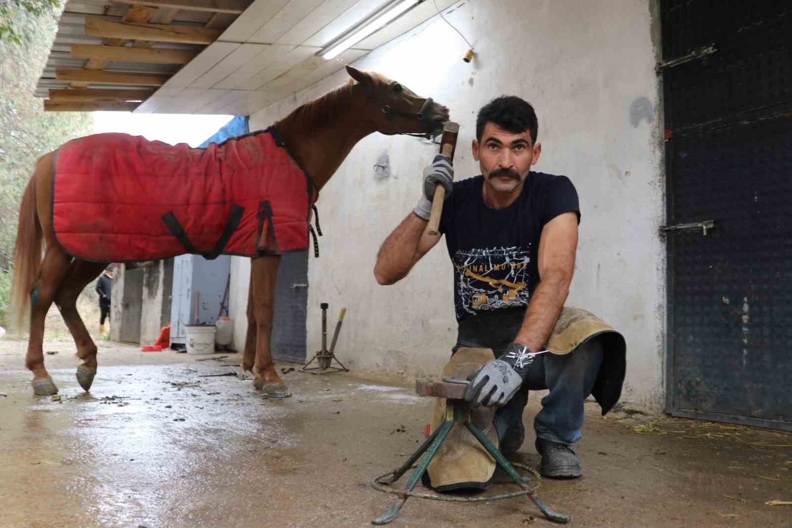 TEKNOLOJİNİN GELİŞMESİYLE YOK OLMA TEHLİKESİYLE KARŞILAŞAN NALBANTLIK, SİVAS’TA BİRKAÇ USTA...