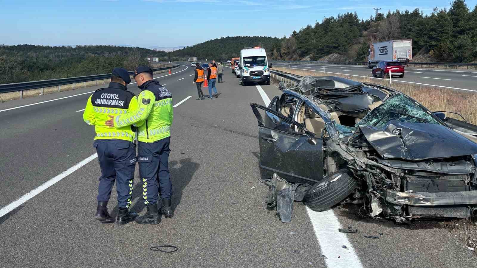 TEM OTOYOLU’NUN BOLU GEÇİŞİNDE CANKURTARAN MEVKİİNDE OTOMOBİLLE KAMYONUN ÇARPIŞMASI SONUCU MEYDANA...