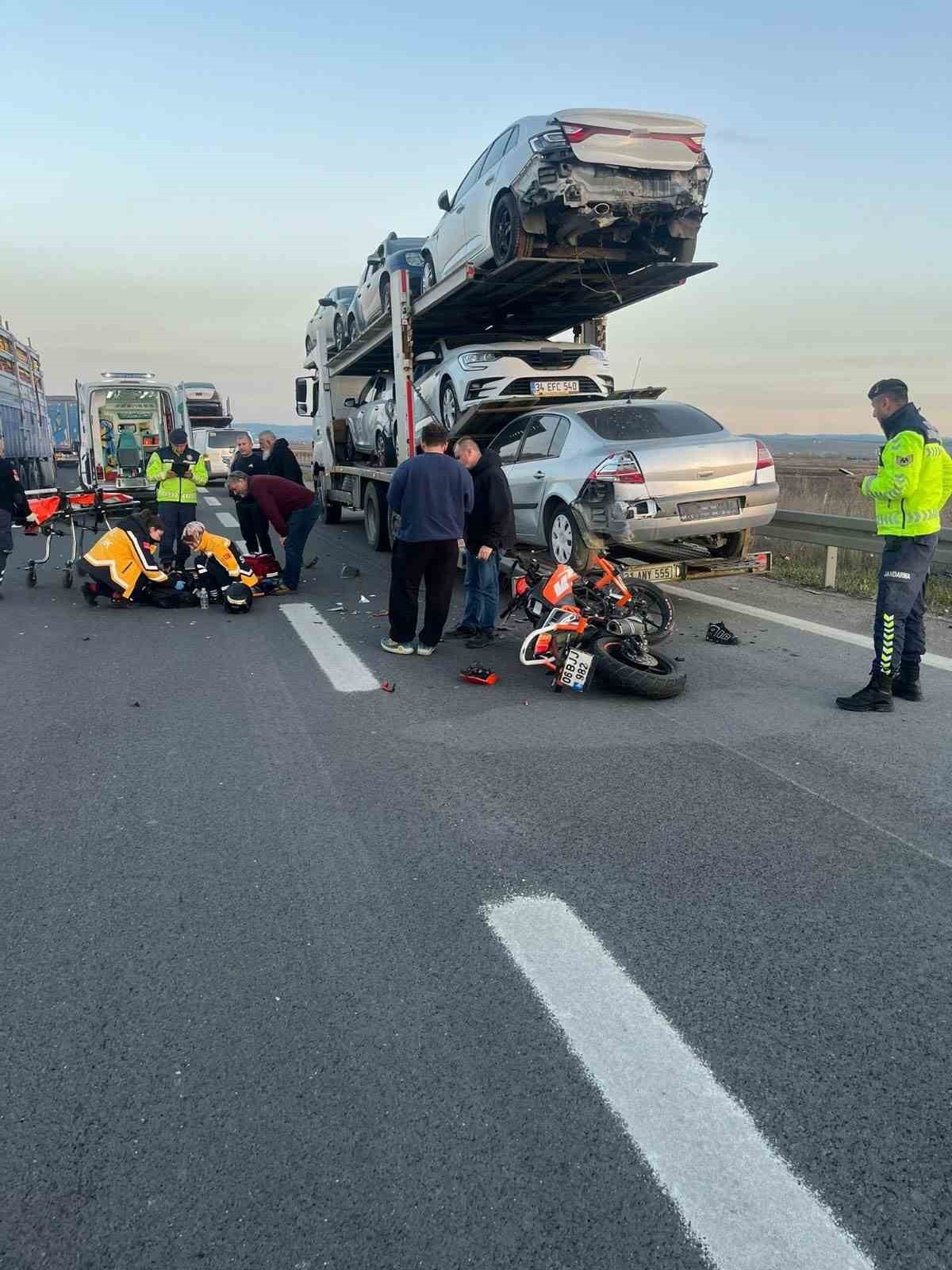 TEM  OTOYOLU’NUN BOLU GEÇİŞİNDE EMNİYET ŞERİDİNDE DURAN TIRA ARKADAN ÇARPAN MOTOSİKLET SÜRÜCÜSÜ...