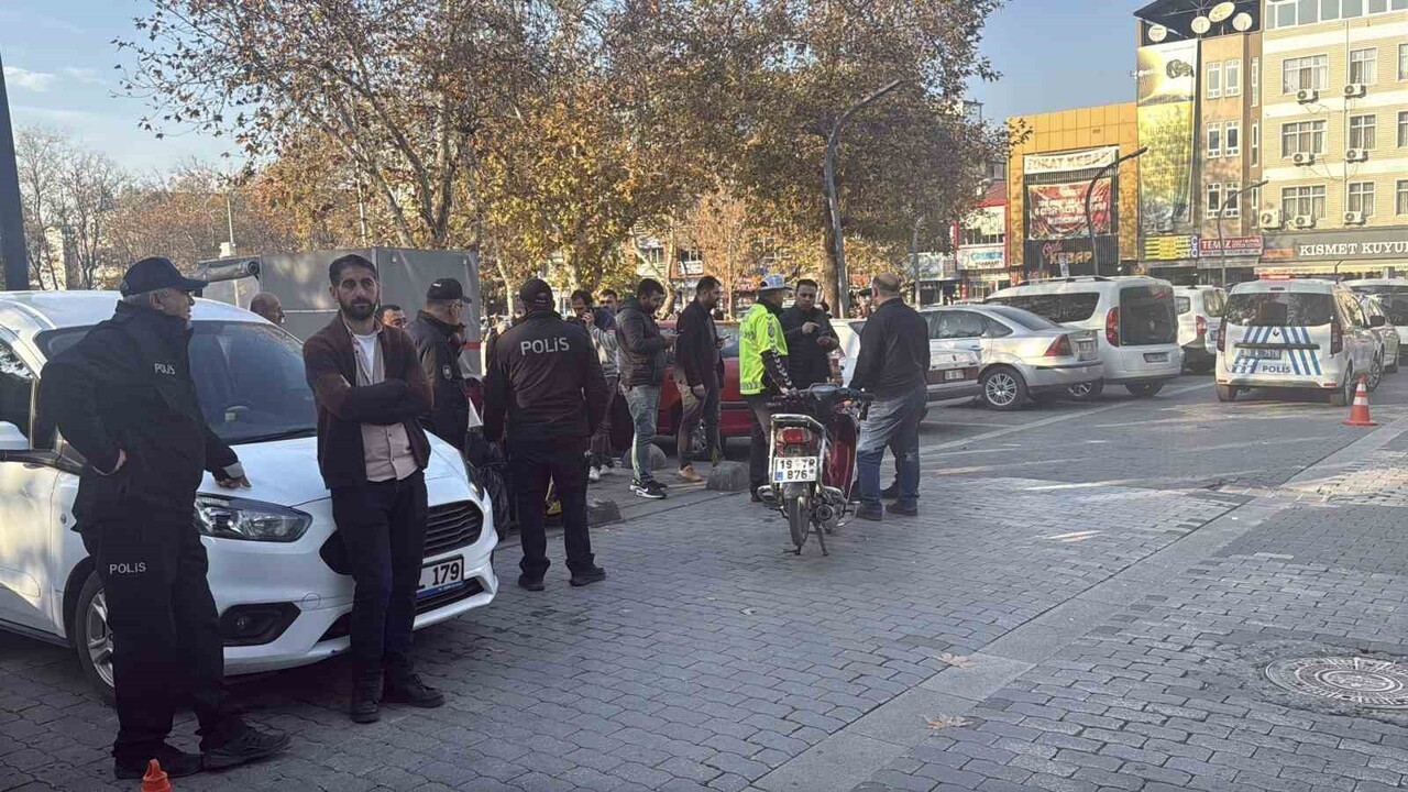 TOKAT (İHA) - TOKAT'IN ERBAA İLÇESİNDE TRAFİK DENETİMİNDE SAHTE PLAKA TAKILI MOTOSİKLET...